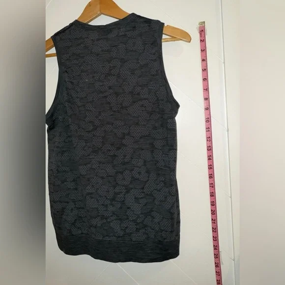 Lululemon Breeze by muscle tank NWOT Size:6 - Picture 7 of 8